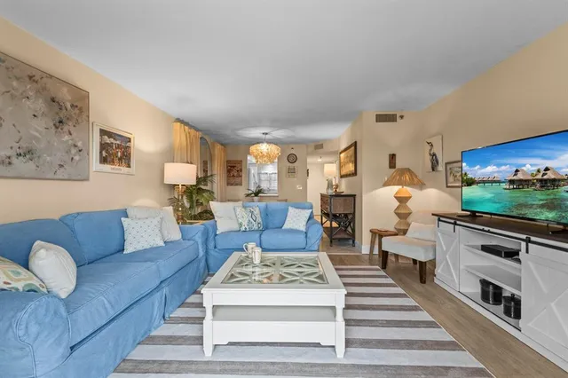 $2,850 | 1001 Benjamin Franklin Drive, Unit 512, Sarasota, FL 34236