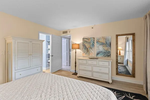 $2,850 | 1001 Benjamin Franklin Drive, Unit 512, Sarasota, FL 34236