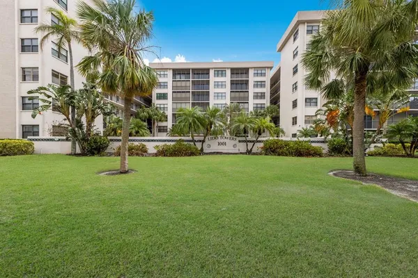 $2,850 | 1001 Benjamin Franklin Drive, Unit 512, Sarasota, FL 34236