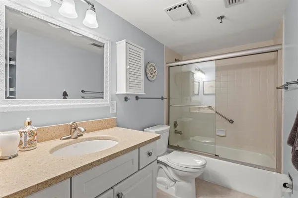 $2,850 | 1001 Benjamin Franklin Drive, Unit 512, Sarasota, FL 34236