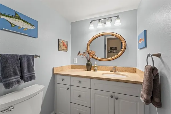 $2,850 | 1001 Benjamin Franklin Drive, Unit 512, Sarasota, FL 34236