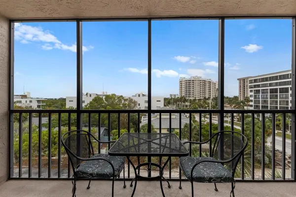 $2,850 | 1001 Benjamin Franklin Drive, Unit 512, Sarasota, FL 34236