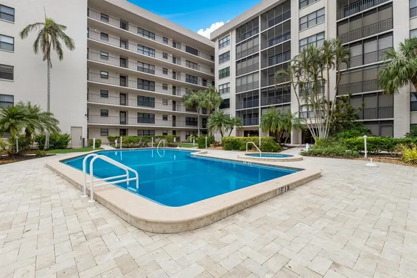 $2,850 | 1001 Benjamin Franklin Drive, Unit 512, Sarasota, FL 34236