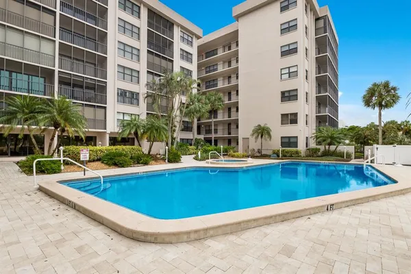 $2,850 | 1001 Benjamin Franklin Drive, Unit 512, Sarasota, FL 34236