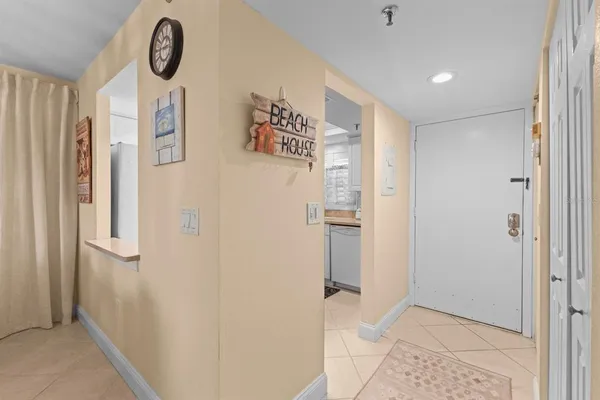 $2,850 | 1001 Benjamin Franklin Drive, Unit 512, Sarasota, FL 34236