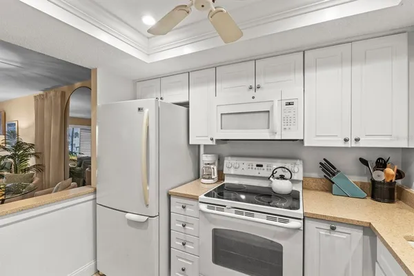 $2,850 | 1001 Benjamin Franklin Drive, Unit 512, Sarasota, FL 34236