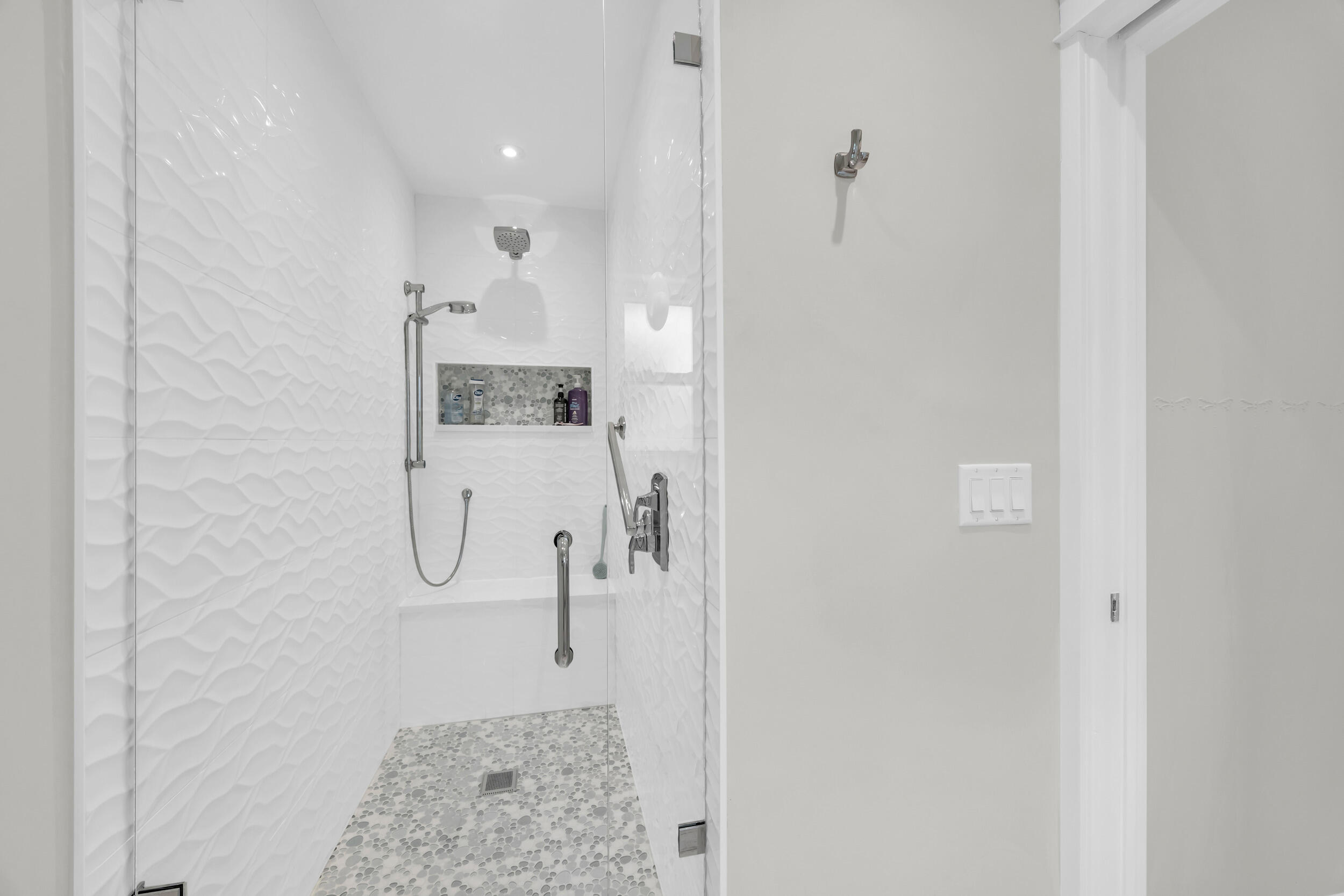 11 Southeast Splitrail Circle Jupiter, FL 33469 - Photo 26 of 48 a bathroom with a shower