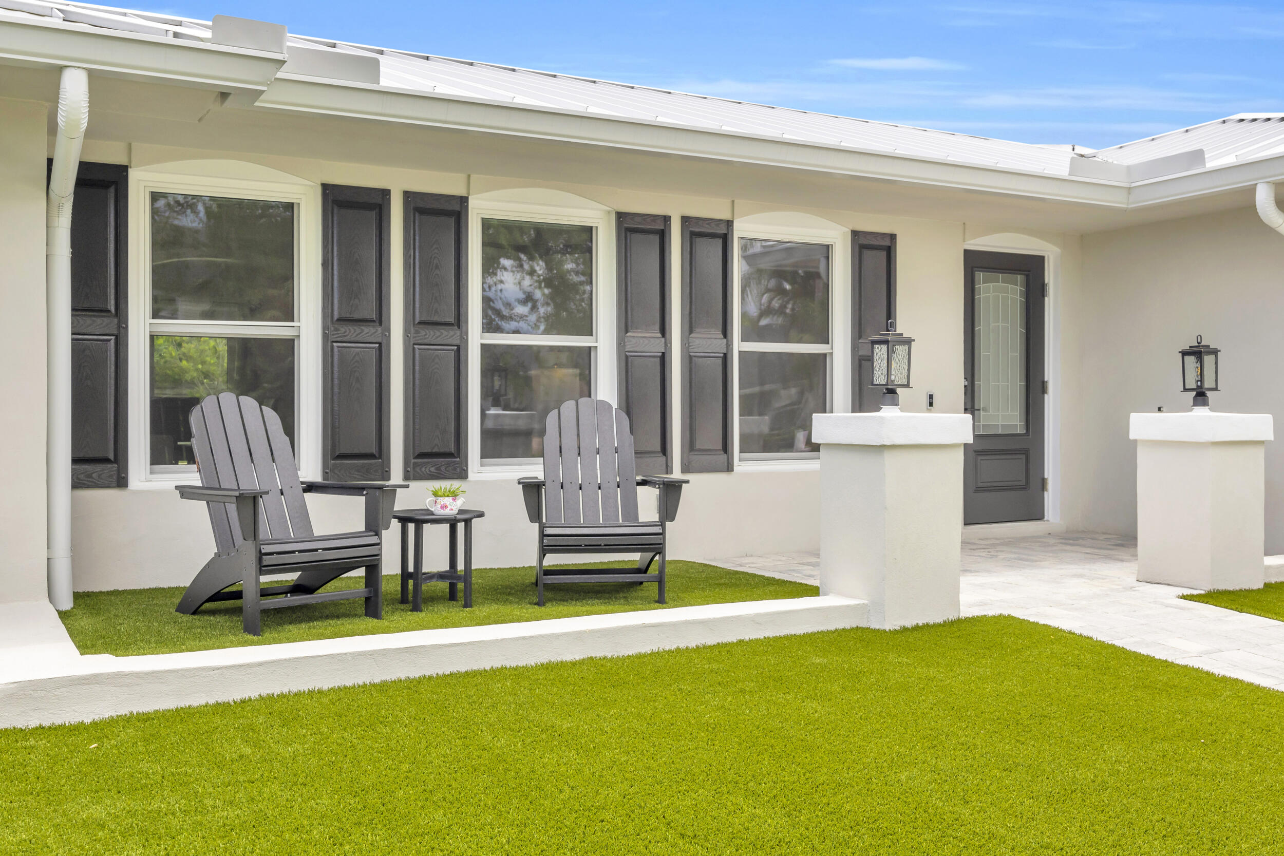 11 Southeast Splitrail Circle Jupiter, FL 33469 - Photo 3 of 48 a view of a house with swimming pool and sitting area