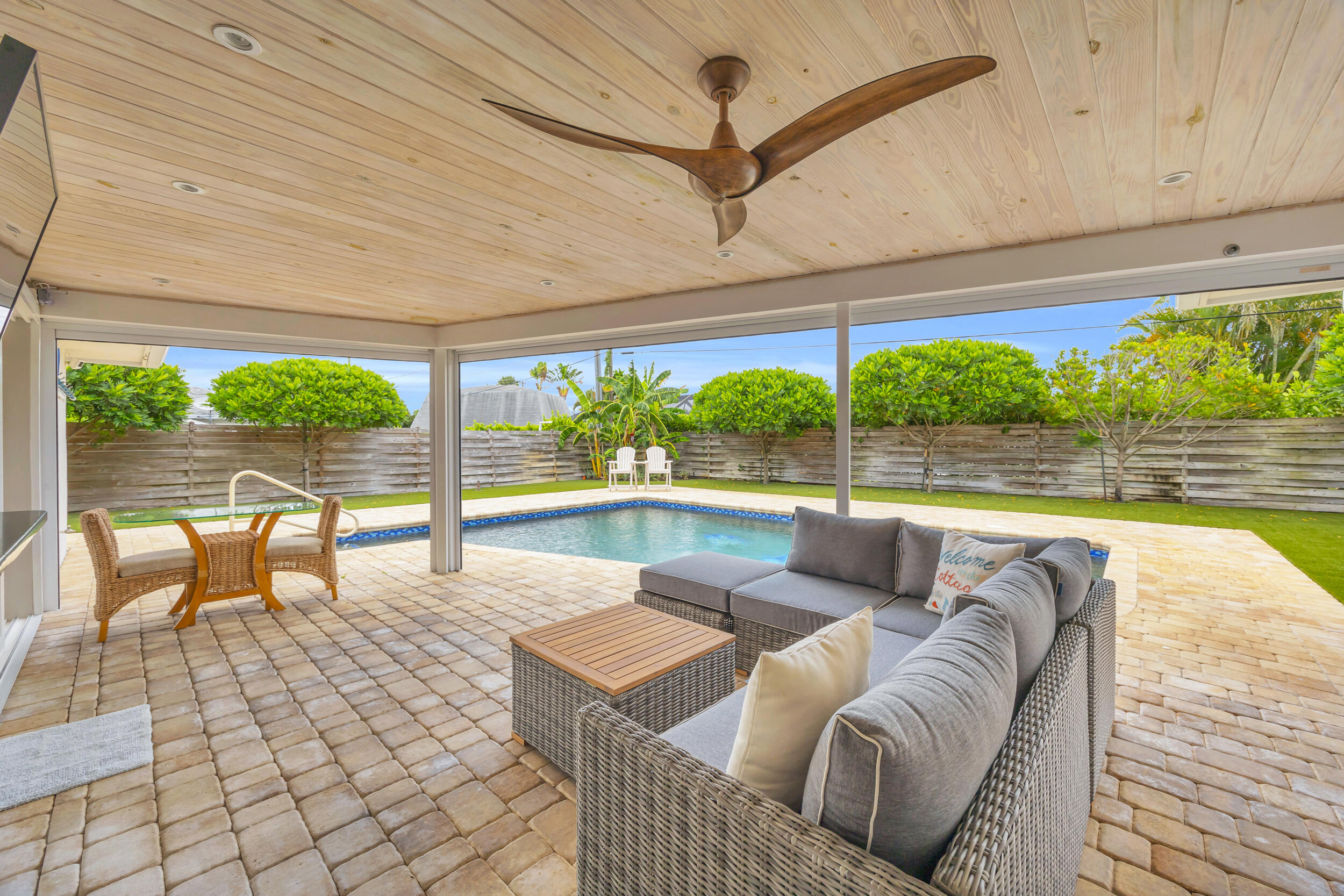 11 Southeast Splitrail Circle Jupiter, FL 33469 - Photo 34 of 48 a view of outdoor living space with furniture and garden view