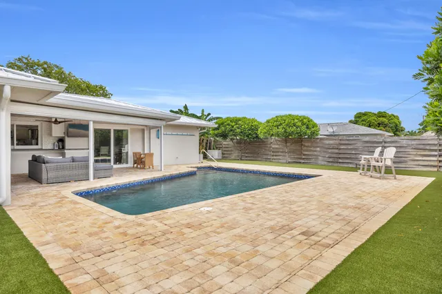 a view of a back yard of the house