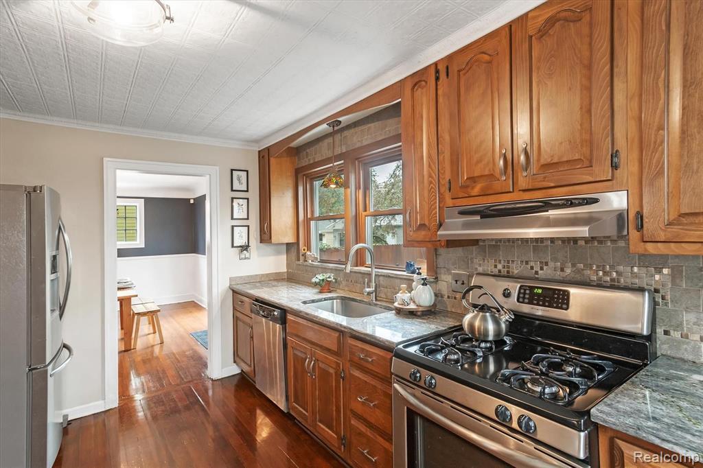22414 Edison Street Dearborn, MI 48124 - Photo 9 of 27