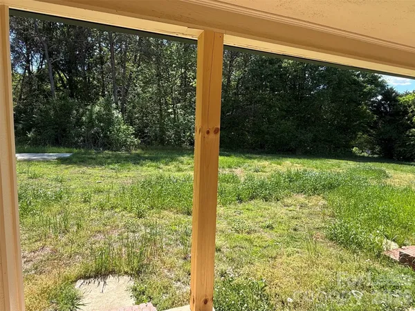 $1,250 | 1771 River Road, Lincolnton, NC 28092