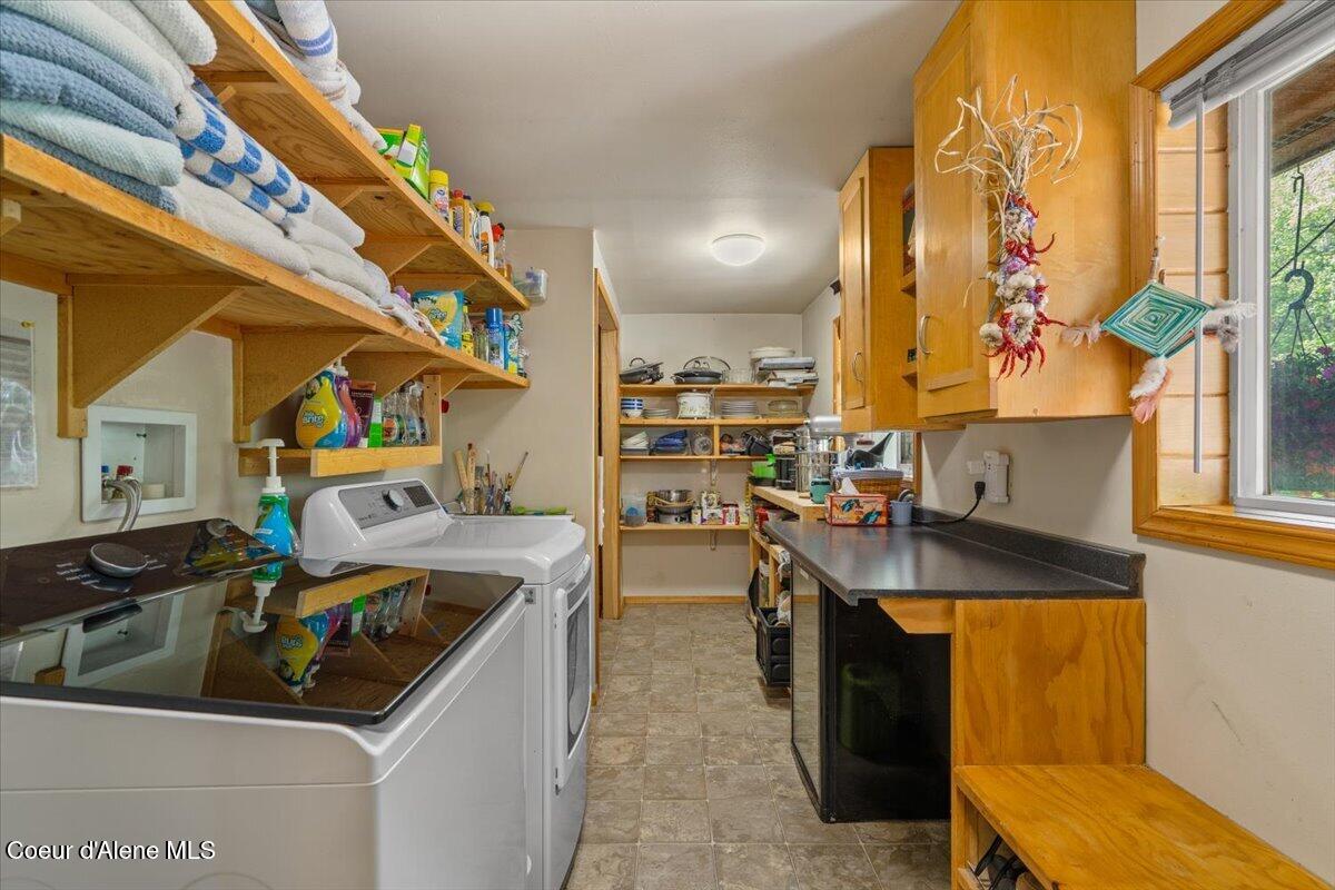 594 Hidden Valley Road Sandpoint, ID 83864 - Photo 21 of 44 043-Laundry