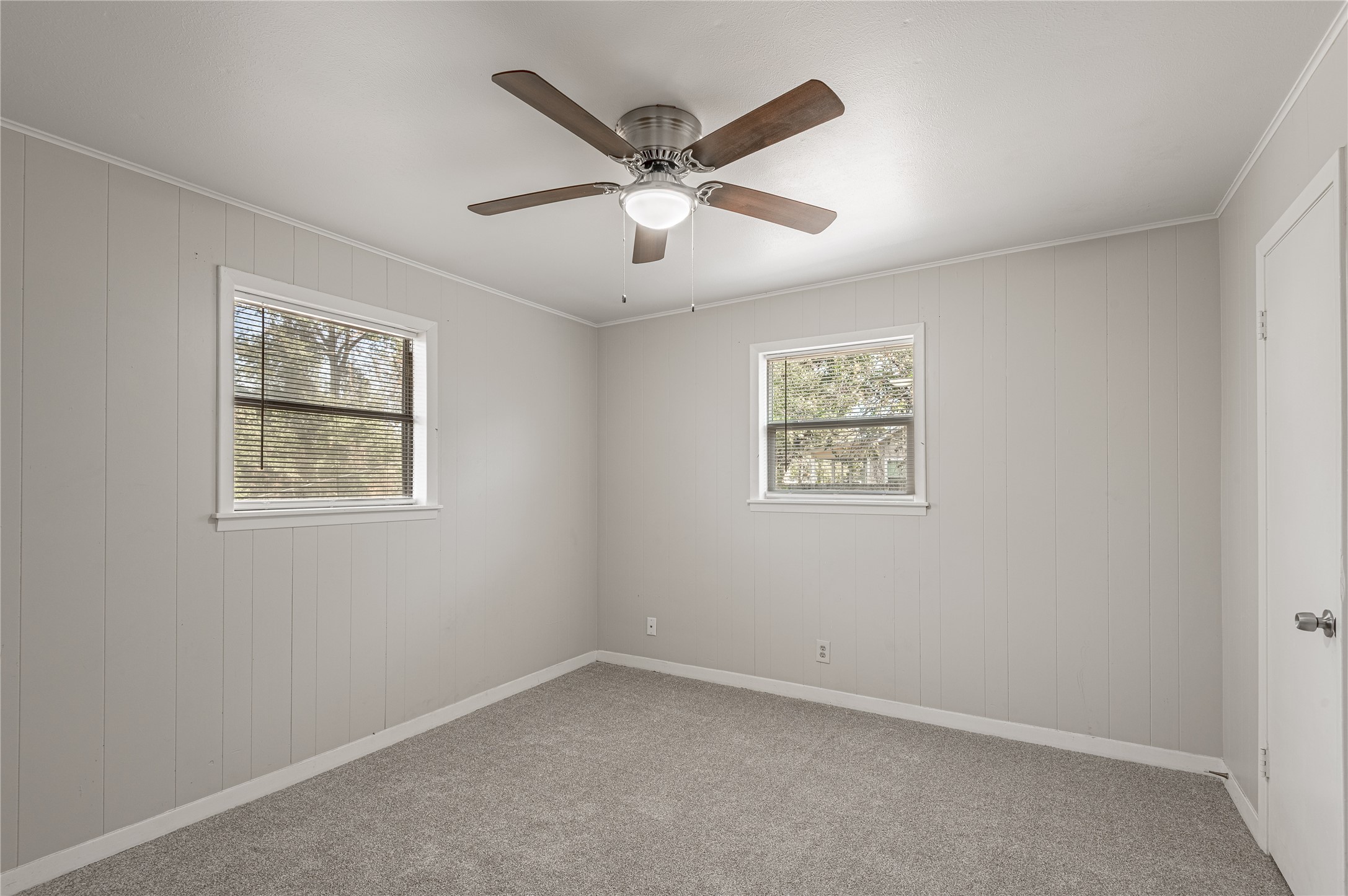 525 12th Street, Unit 7 Huntsville, TX 77340 - Photo 11 of 21 an empty room with ceiling fan and window
