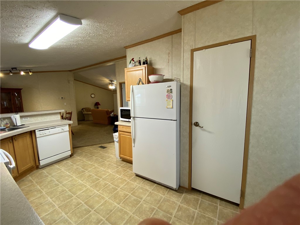 329 South Dellwood Road Mountain Rest, SC 29664 - Photo 12 of 47 Gallery Image 12