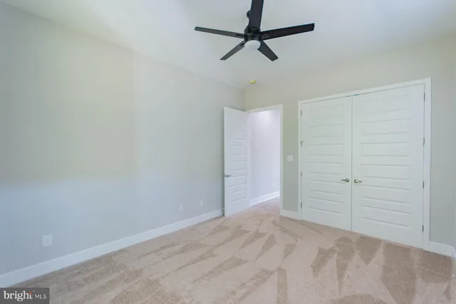 a view of empty room with window