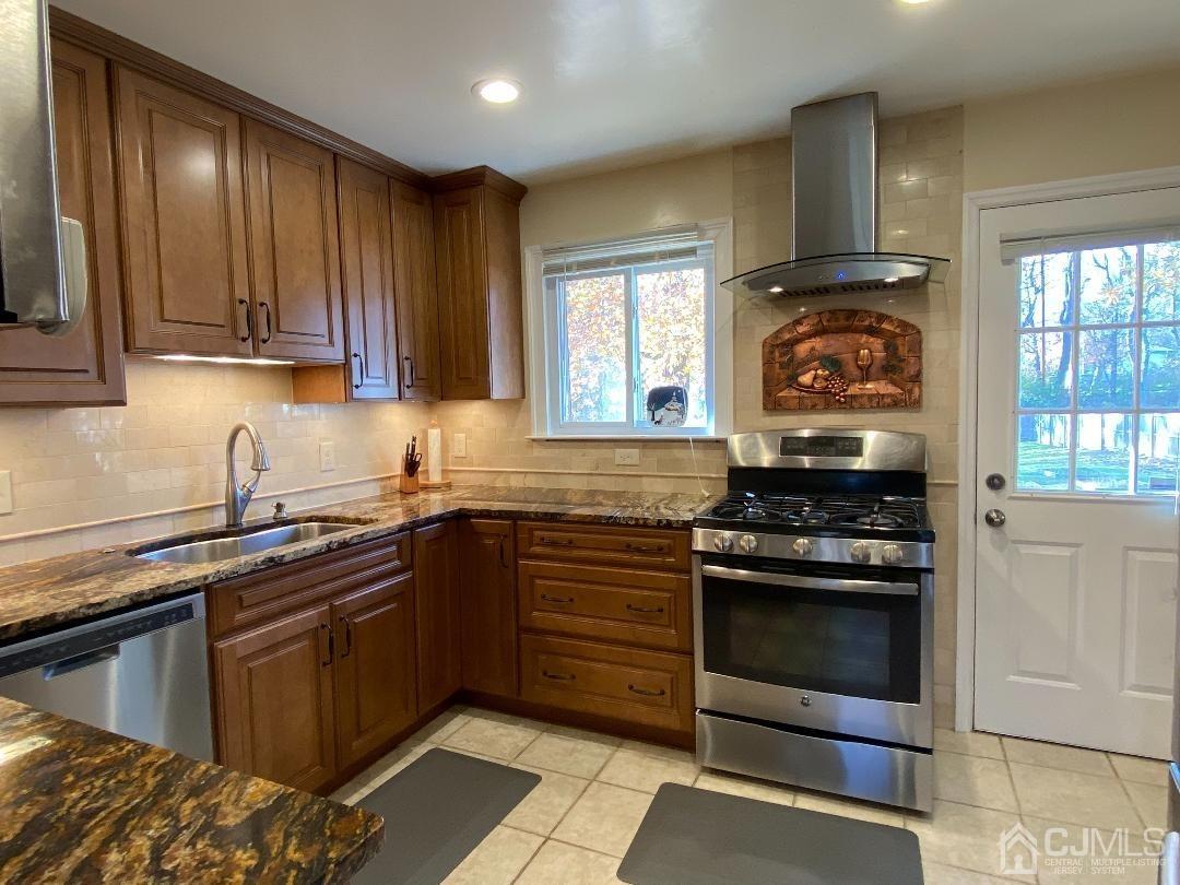 26 Gulf Road East Brunswick, NJ 08816 - Photo 9 of 36 Gallery Image 9