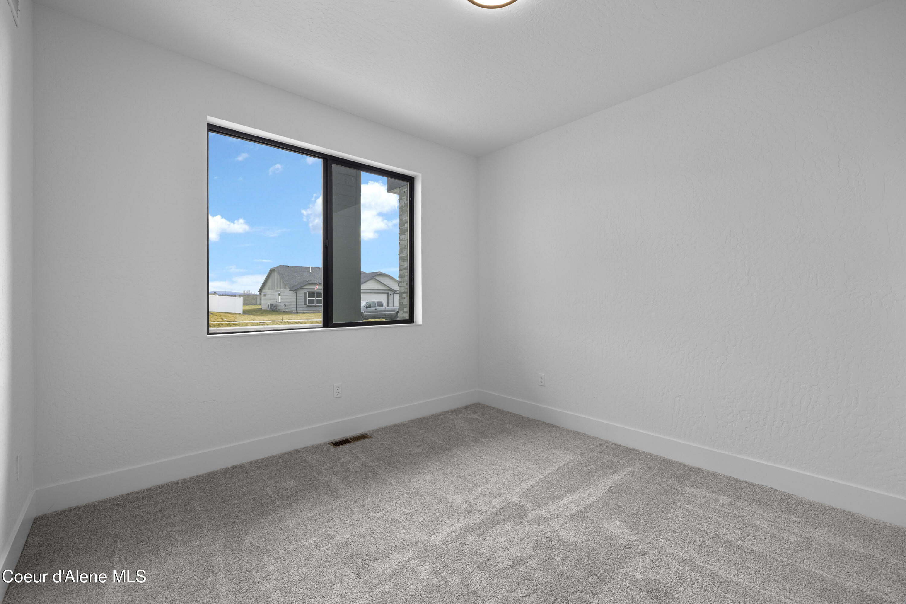 5967 West Moresby Avenue Rathdrum, ID 83858 - Photo 17 of 28 Guest bed1