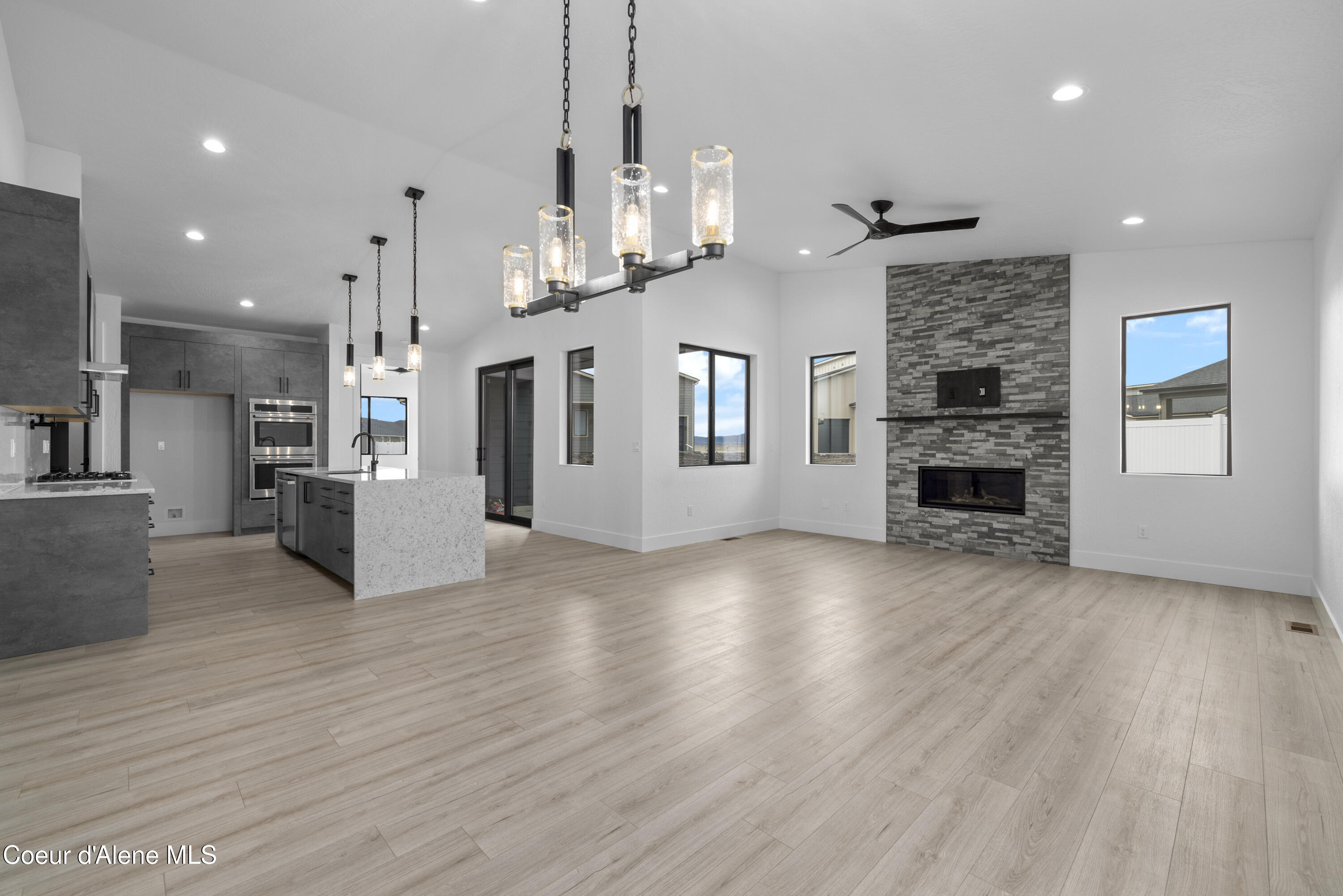 5967 West Moresby Avenue Rathdrum, ID 83858 - Photo 5 of 28 Living room