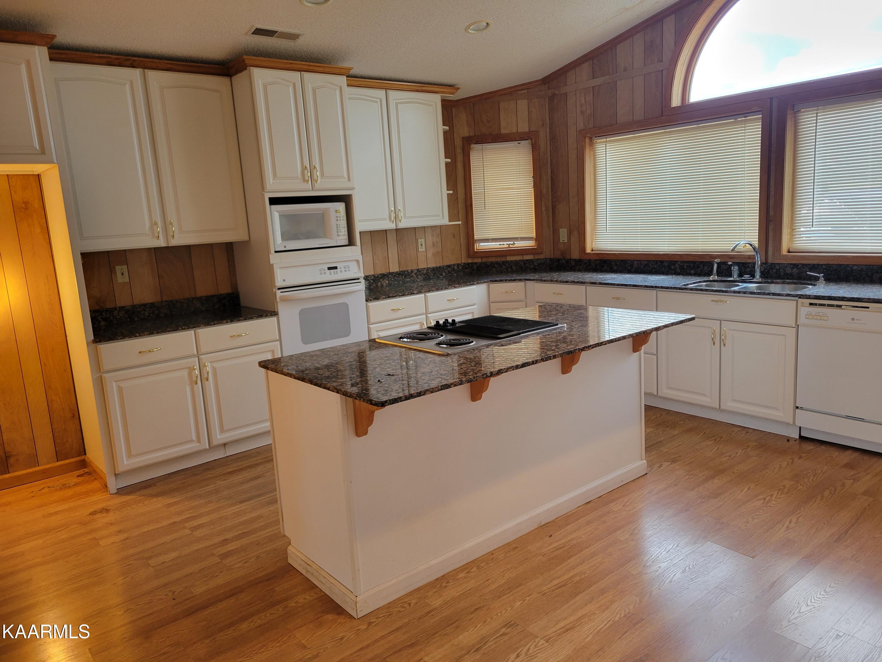1605 Rivergate Ridge Court Sevierville, TN 37862 - Photo 4 of 19 20230111_094715 - Copy - Copy - Copy