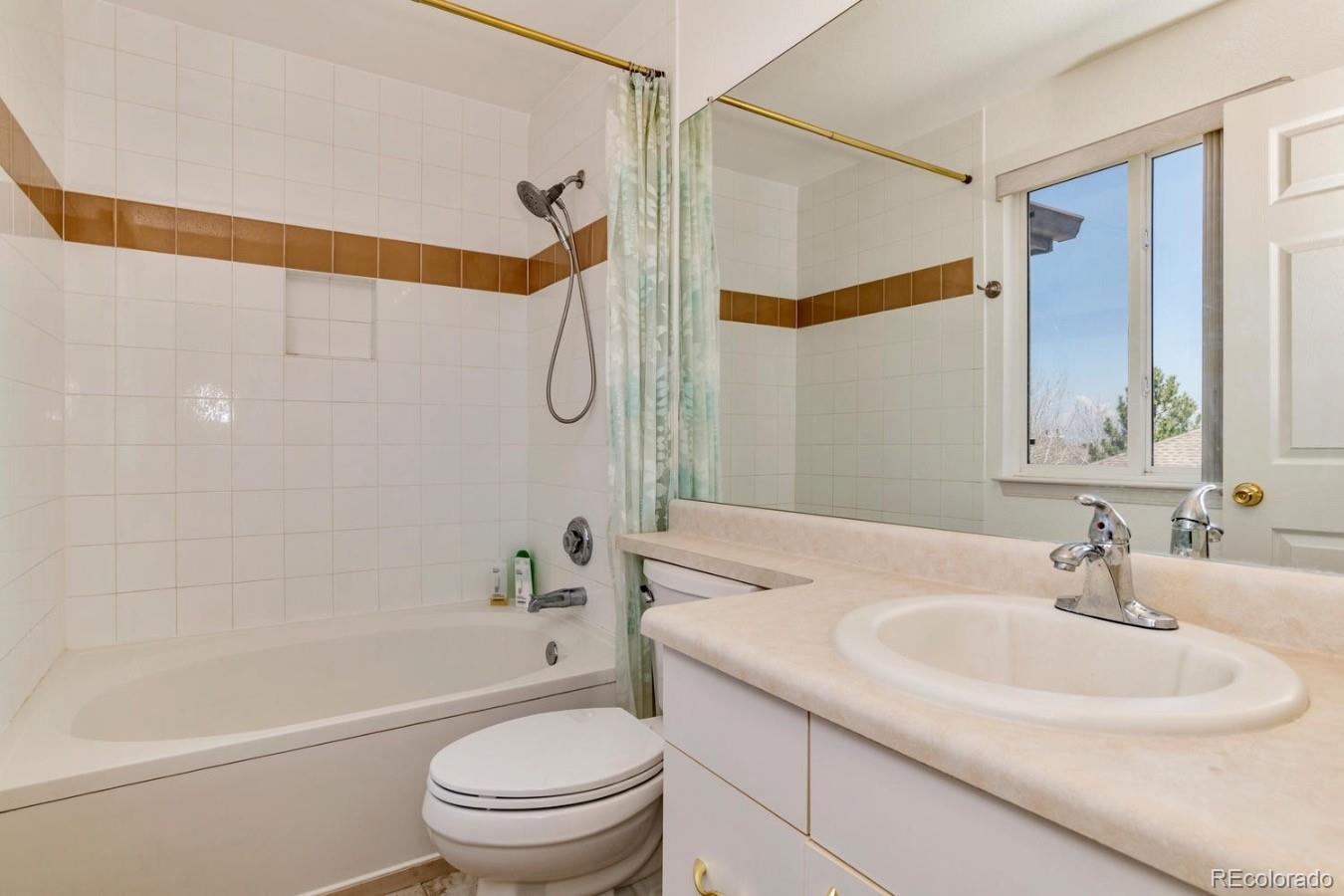 6486 Silver Mesa Drive, Unit B Highlands Ranch, CO 80130 - Photo 20 of 29 a bathroom with a sink a toilet and a bathtub