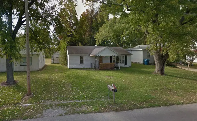 $10,500 | 713 Burrell Street, Carmi, IL 62821
