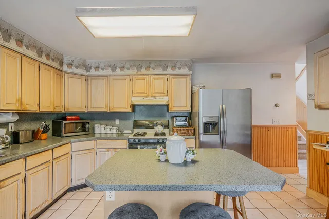 $849,000 | 484 Brookhaven Avenue, Riverhead, NY 11901