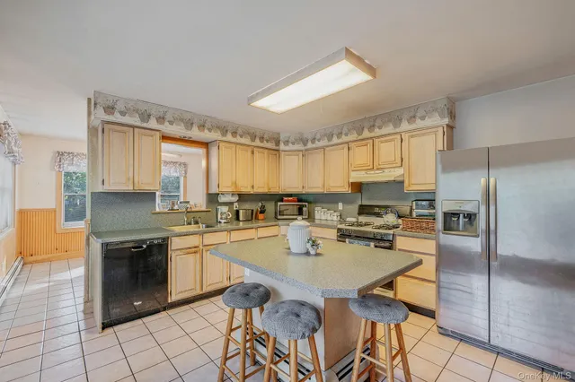 $849,000 | 484 Brookhaven Avenue, Riverhead, NY 11901