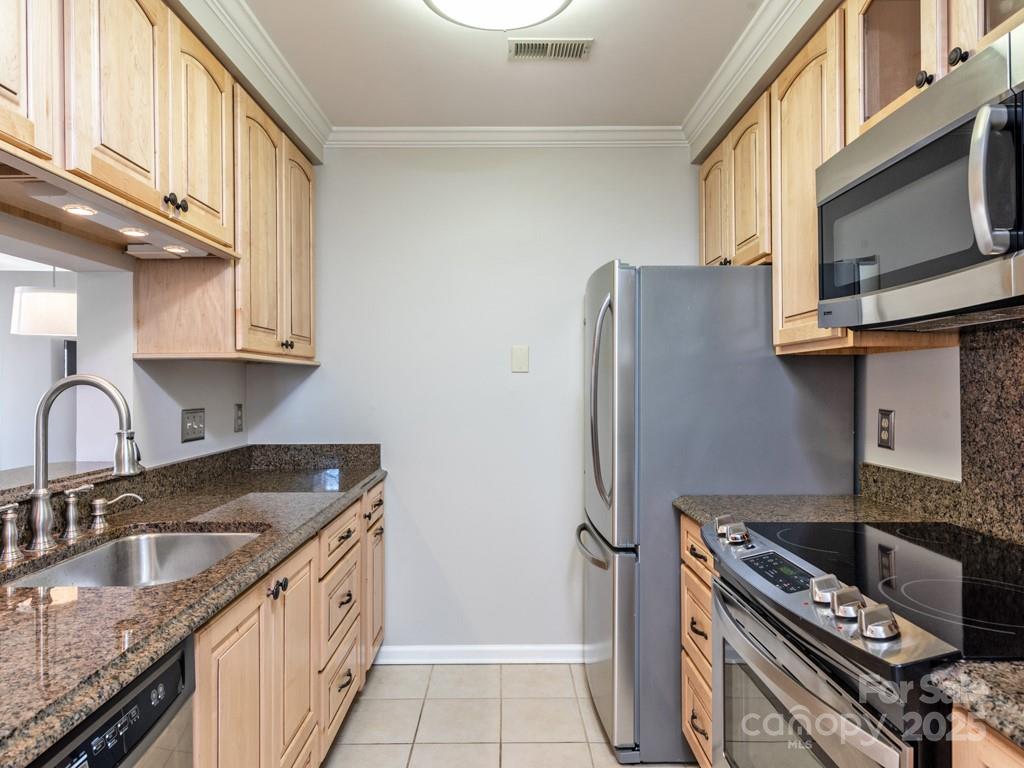 5007 Sharon Road, Unit R Charlotte, NC 28210 - Photo 12 of 21