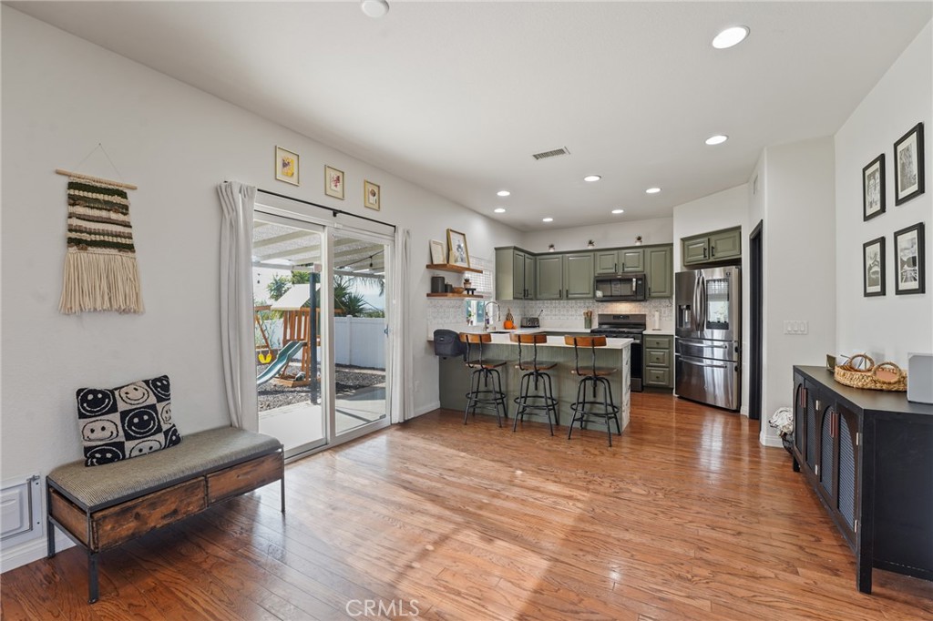 14289 Meadowlands Drive Riverside, CA 92503 - Photo 13 of 62 Kitchen