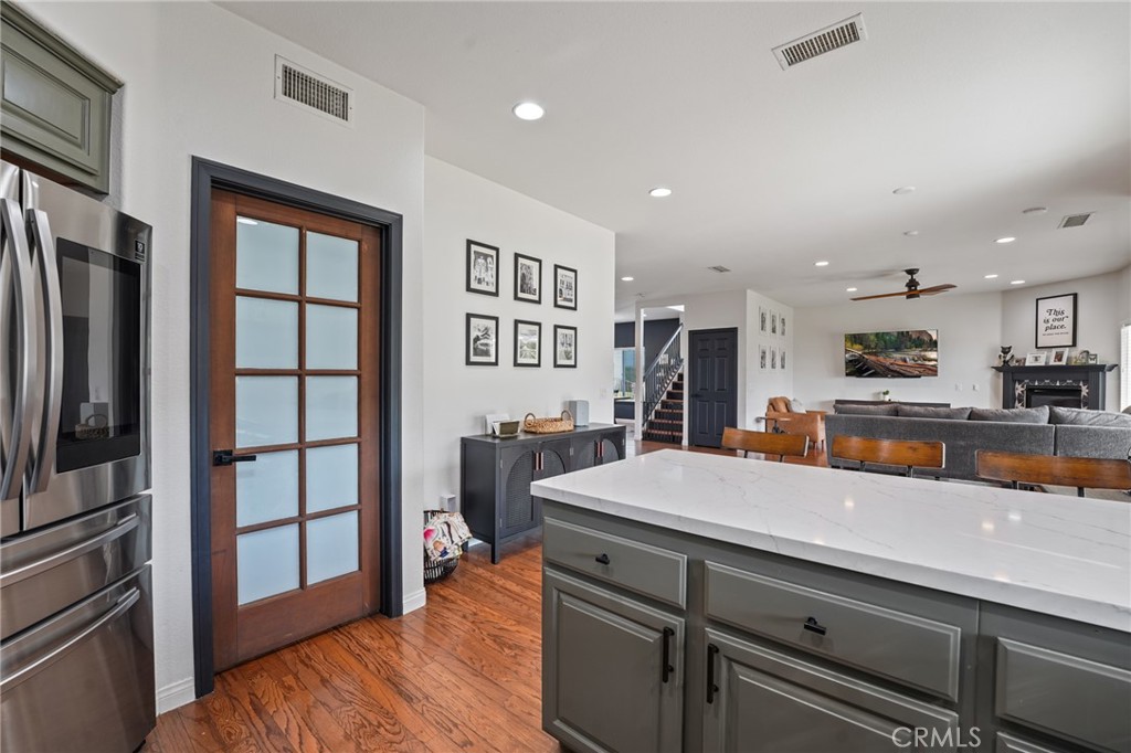 14289 Meadowlands Drive Riverside, CA 92503 - Photo 20 of 62 Kitchen