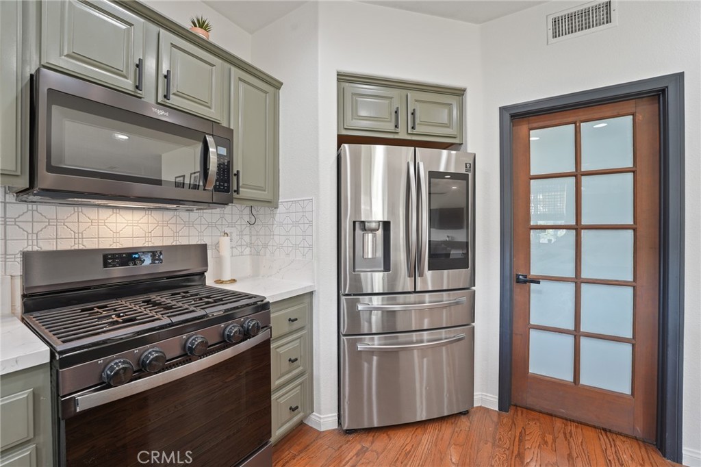14289 Meadowlands Drive Riverside, CA 92503 - Photo 22 of 62 Kitchen