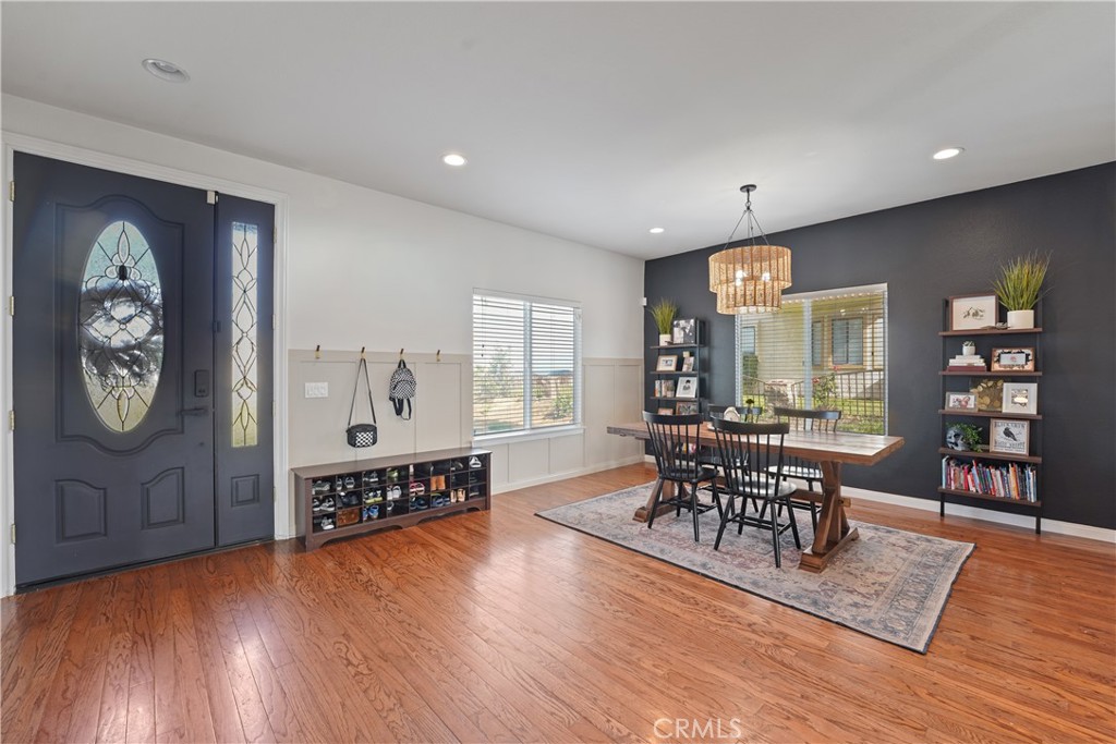 14289 Meadowlands Drive Riverside, CA 92503 - Photo 4 of 62 Entrance & Dining