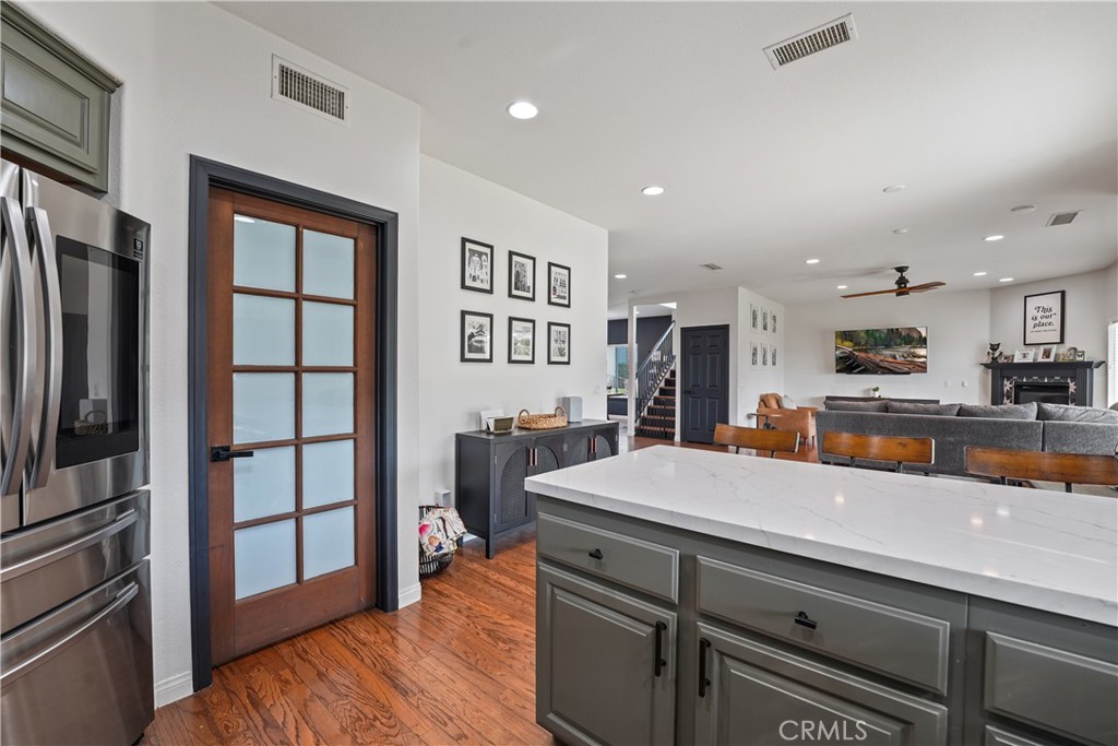 14289 Meadowlands Drive Riverside, CA 92503 - Photo 4 of 65