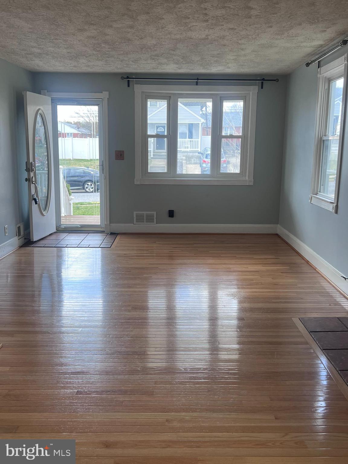 4216 Thorncliff Road Nottingham, MD 21236 - Photo 2 of 19