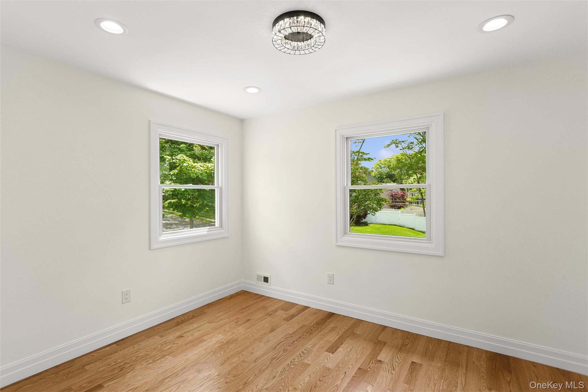 15 Locust Road Old Bethpage, NY 11804 - Photo 19 of 28