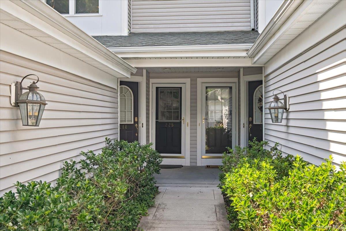 225 Waterside Close Peekskill, NY 10566 - Photo 5 of 40