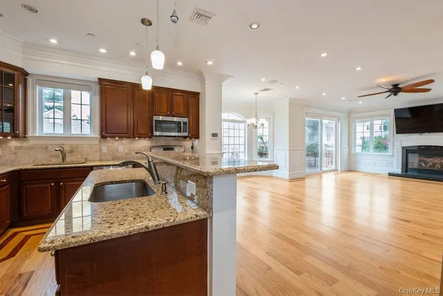 a view of a back yard of the house