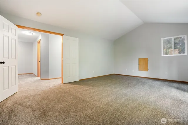 an empty room with an entryway and an empty room
