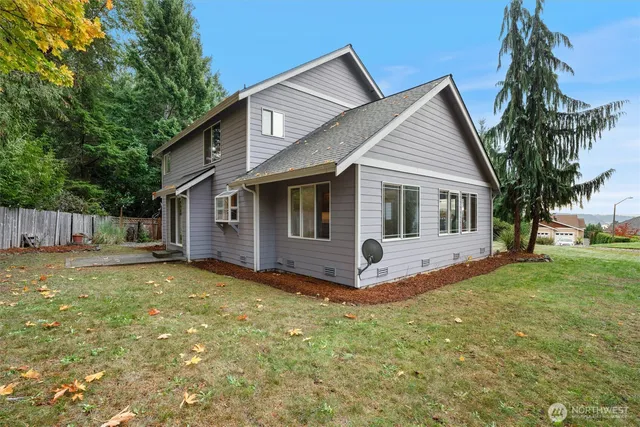 a view of a house with a yard