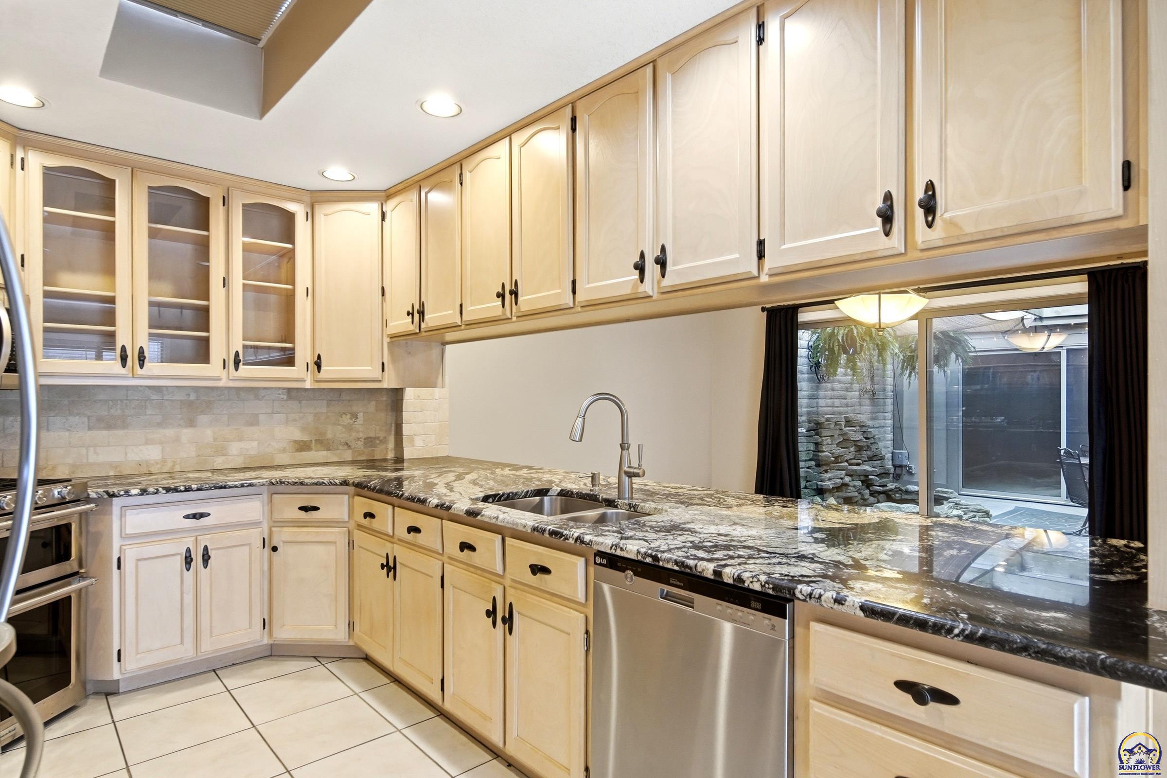 84 Southwest Pepper Tree Lane Topeka, KS 66611 - Photo 17 of 51