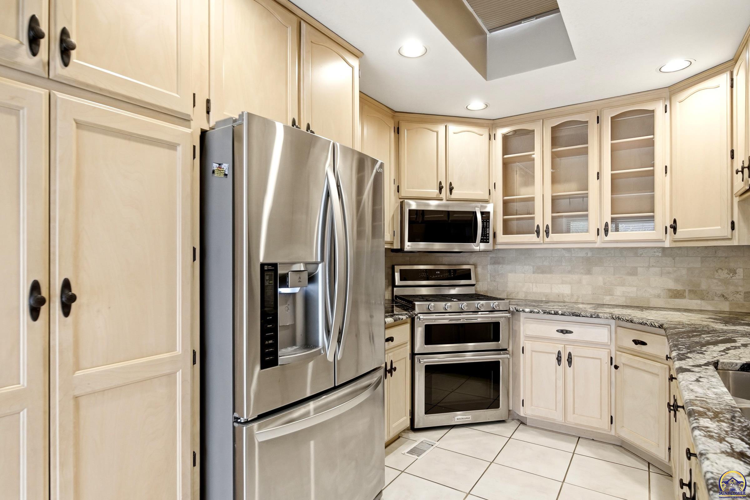 84 Southwest Pepper Tree Lane Topeka, KS 66611 - Photo 18 of 51