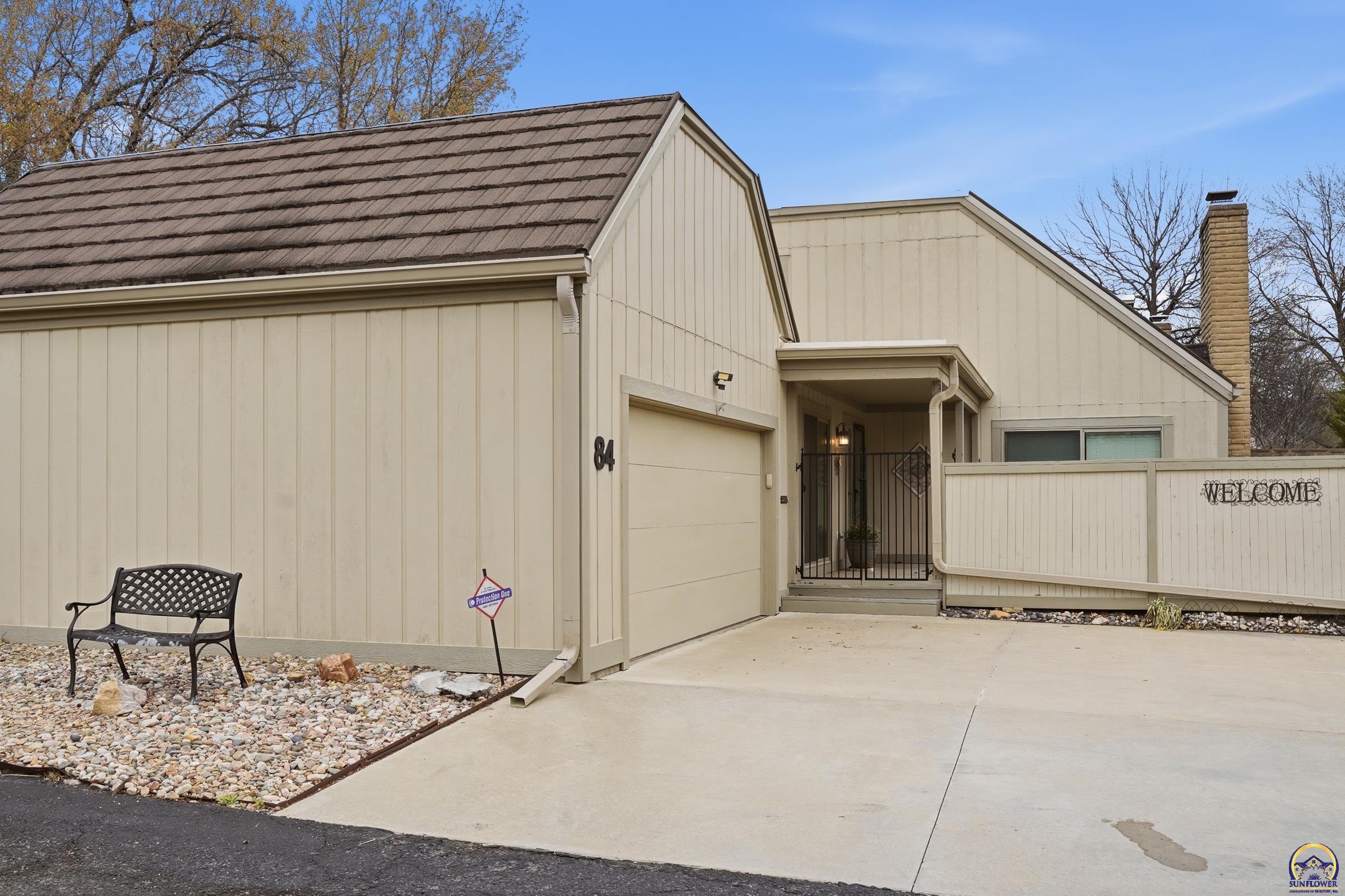 84 Southwest Pepper Tree Lane Topeka, KS 66611 - Photo 3 of 51