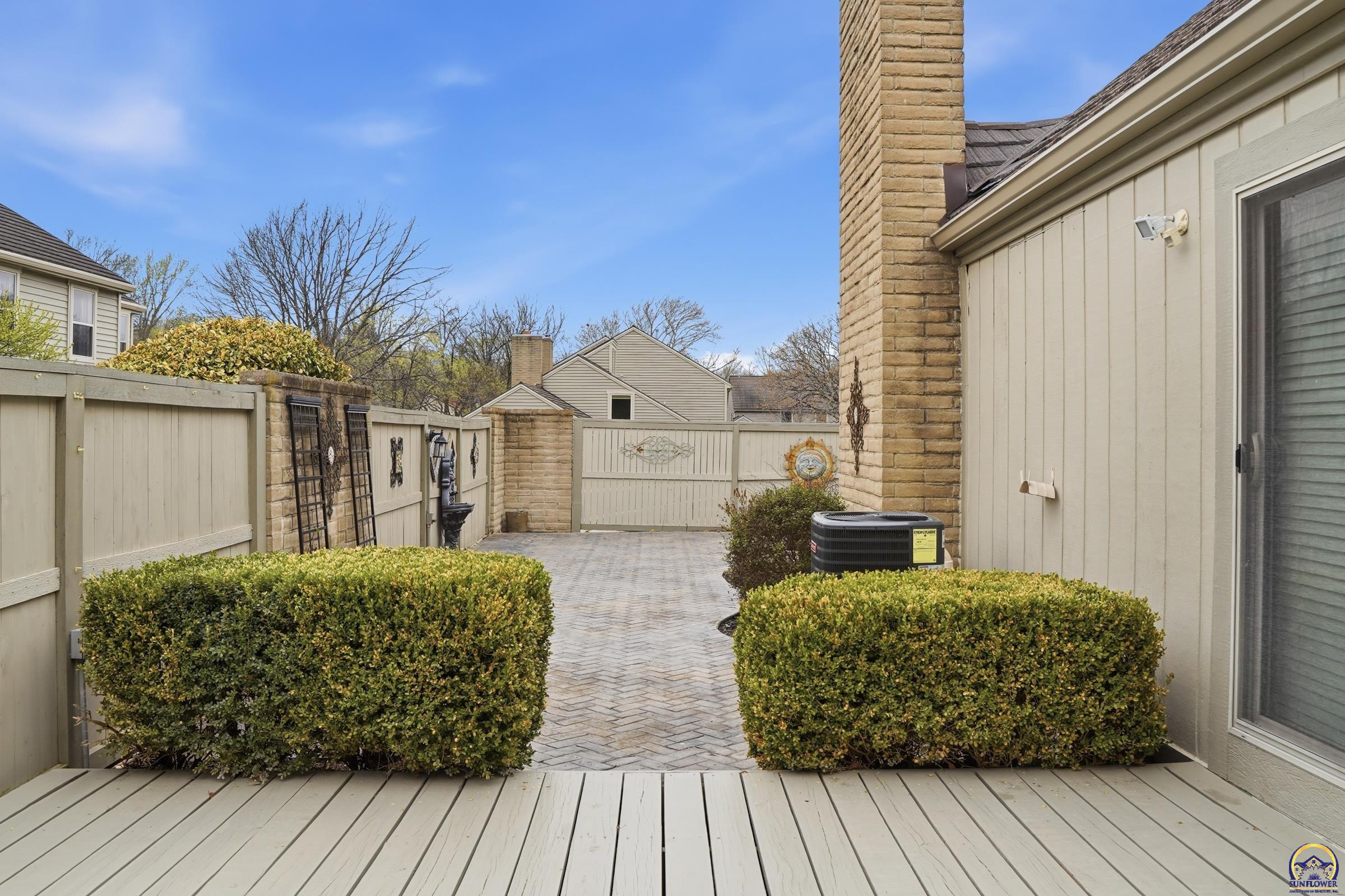 84 Southwest Pepper Tree Lane Topeka, KS 66611 - Photo 5 of 51