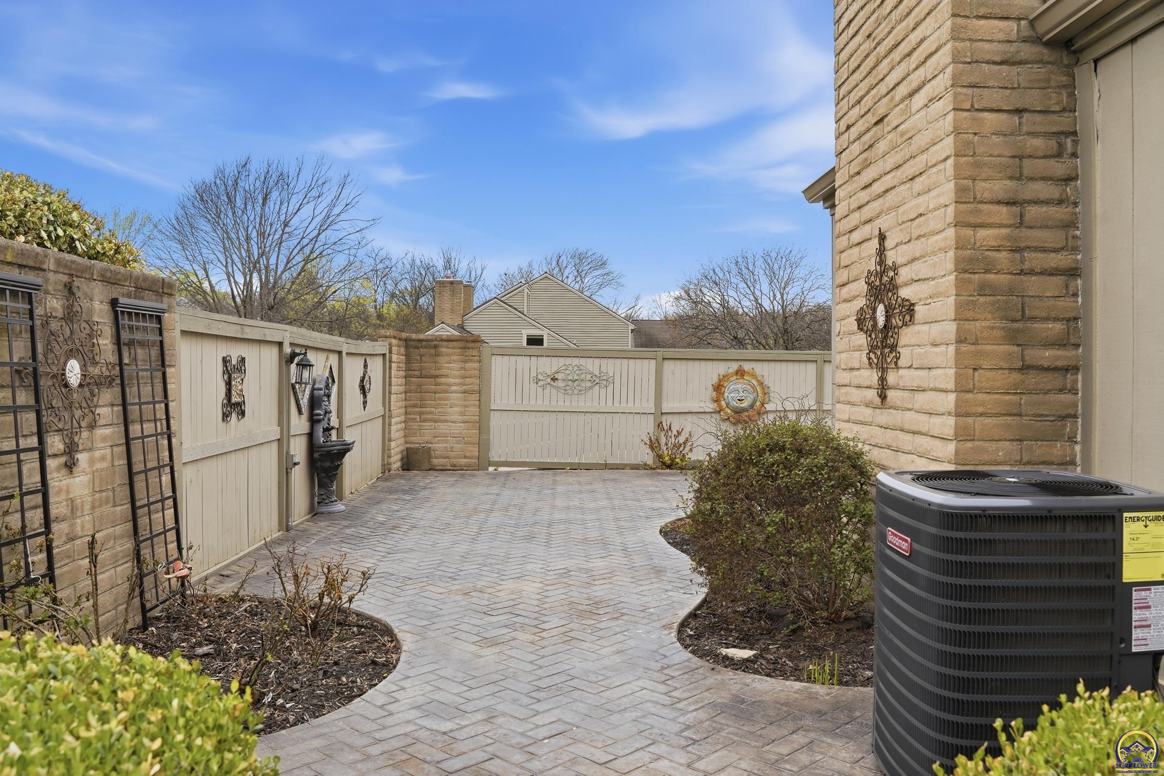 84 Southwest Pepper Tree Lane Topeka, KS 66611 - Photo 6 of 51