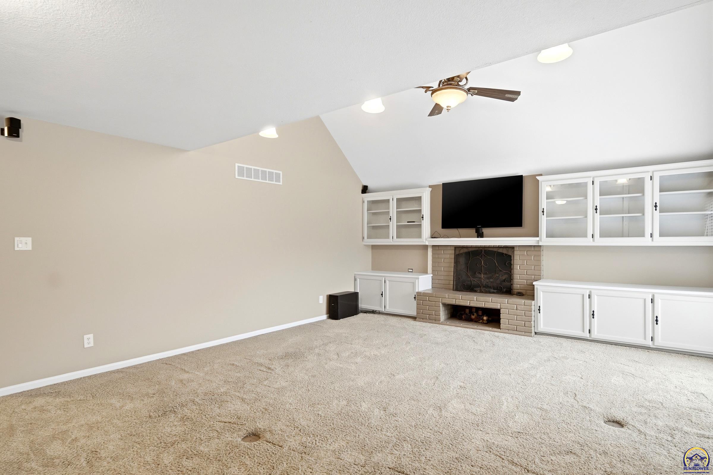 84 Southwest Pepper Tree Lane Topeka, KS 66611 - Photo 9 of 51