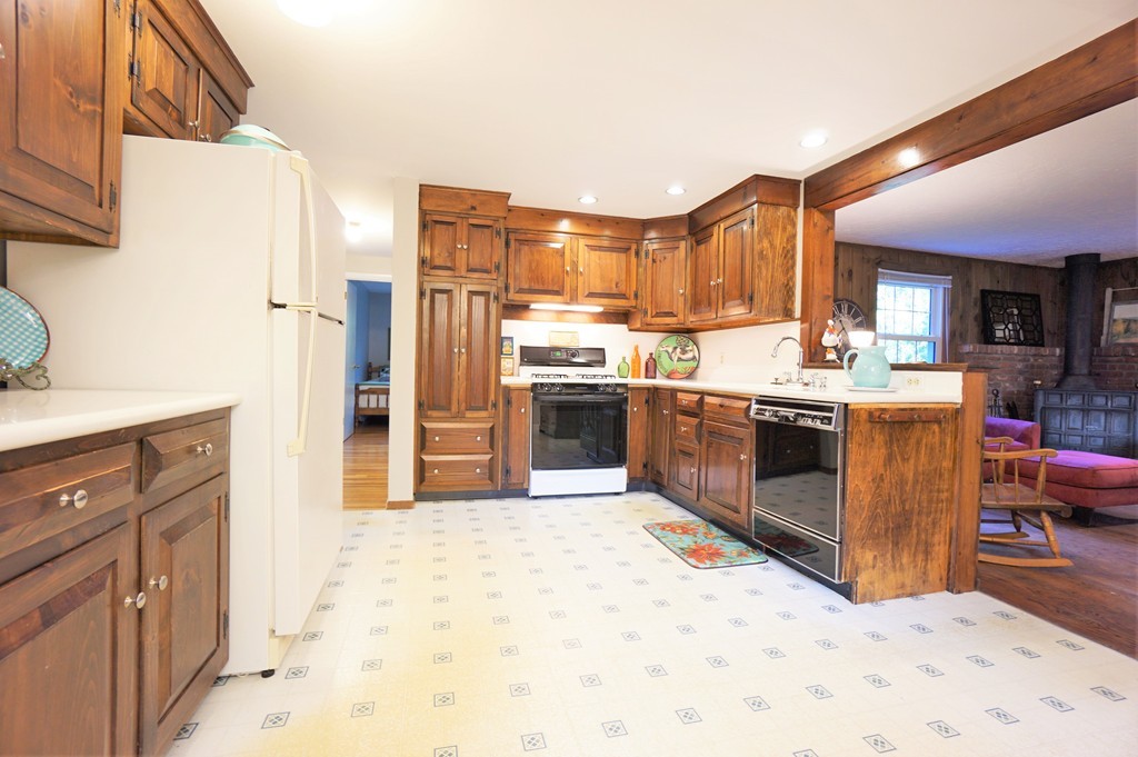 39 Robin Road Westborough, MA 01581 - Photo 5 of 30 Gallery Image 5
