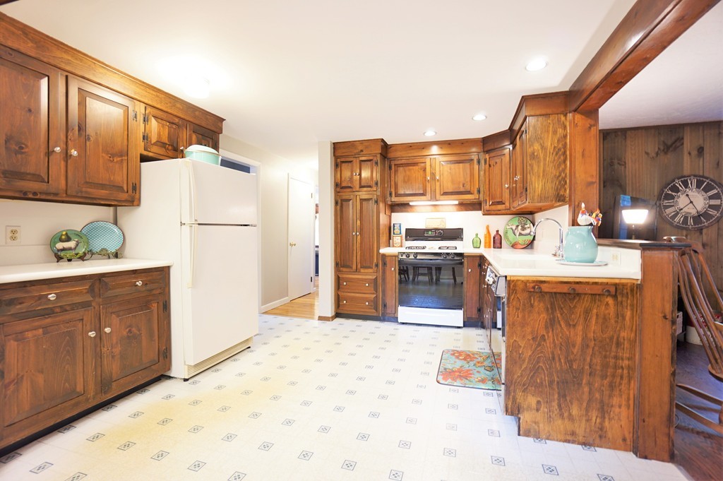 39 Robin Road Westborough, MA 01581 - Photo 6 of 30 Gallery Image 6