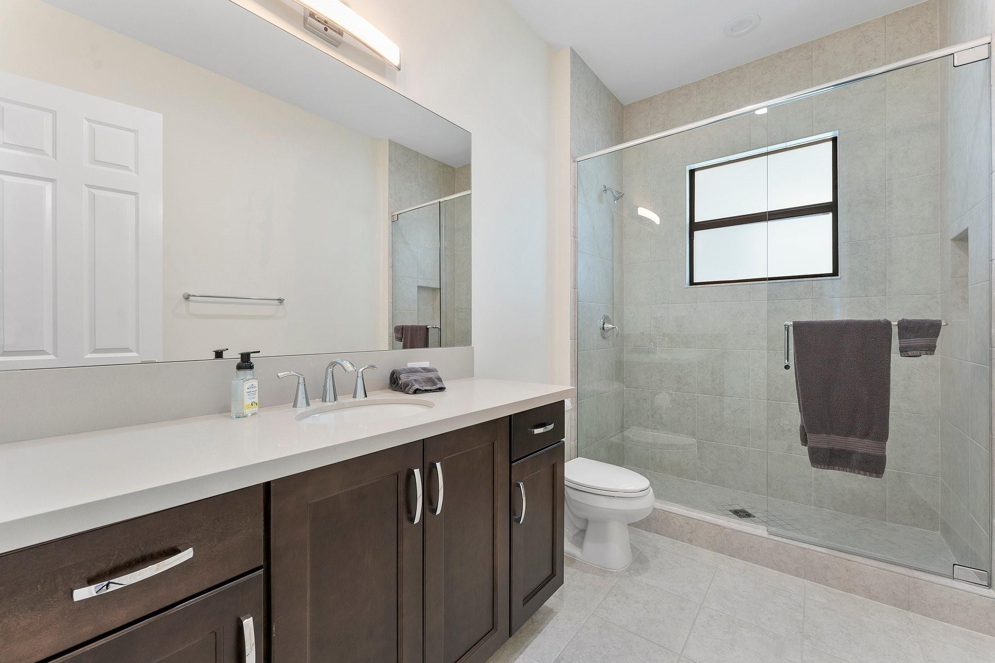 9626 Vescovato Way Boca Raton, FL 33496 - Photo 33 of 72 Bedroom 3 ensuite bathroom