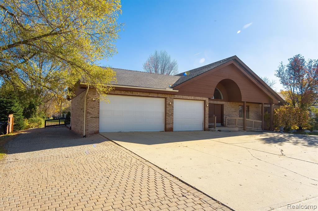 3427 Crooks Road Rochester Hills, MI 48309 - Photo 2 of 29
